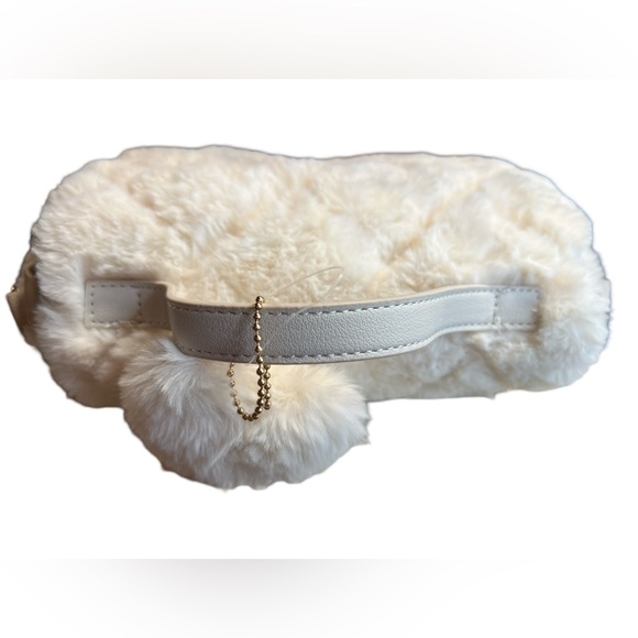 Juicy Couture Los Angeles NWT Angle “Let’s Get Cozy” Faux Fur Crossbody Bag (53) - Picture 7 of 10